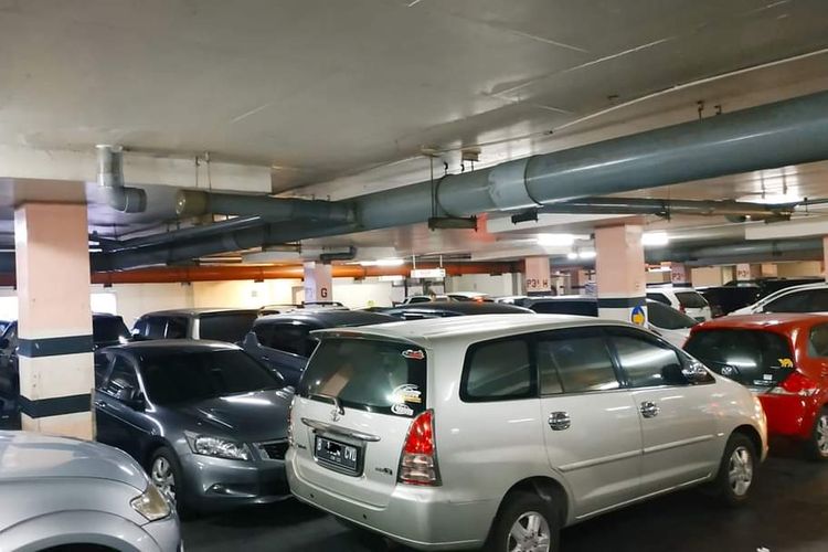 Ini Posisi Tuas Transmisi Mobil Matik yang Benar Saat Parkir Paralel