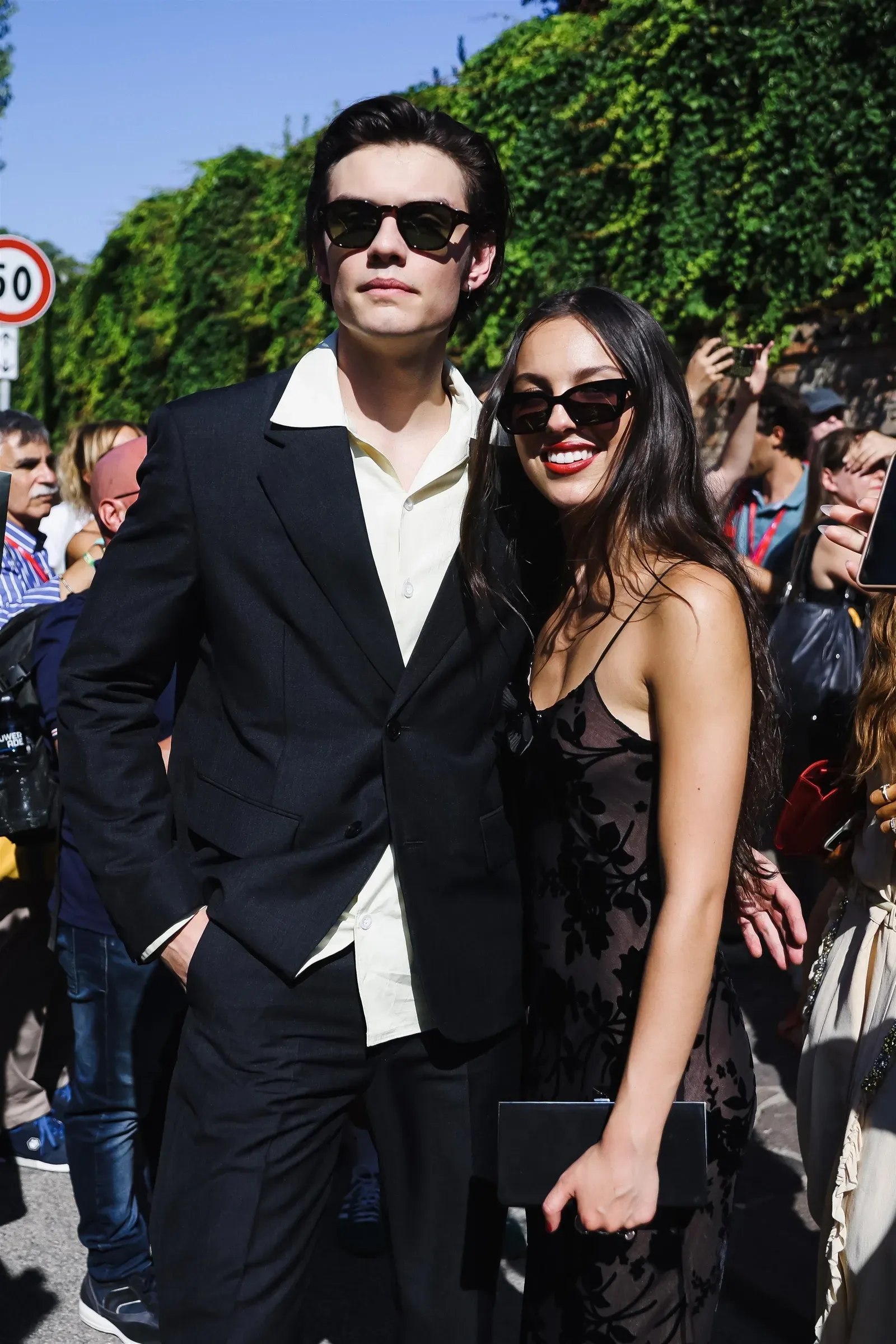 intip gaya seleb perempuan hollywood saat ngedate bareng pasangan, 1. Suki Waterhouse, 2. Jennifer Lawrence, 3. Bella Hadid, 4. Barbara Palvin, 5. Olivia Rodrigo