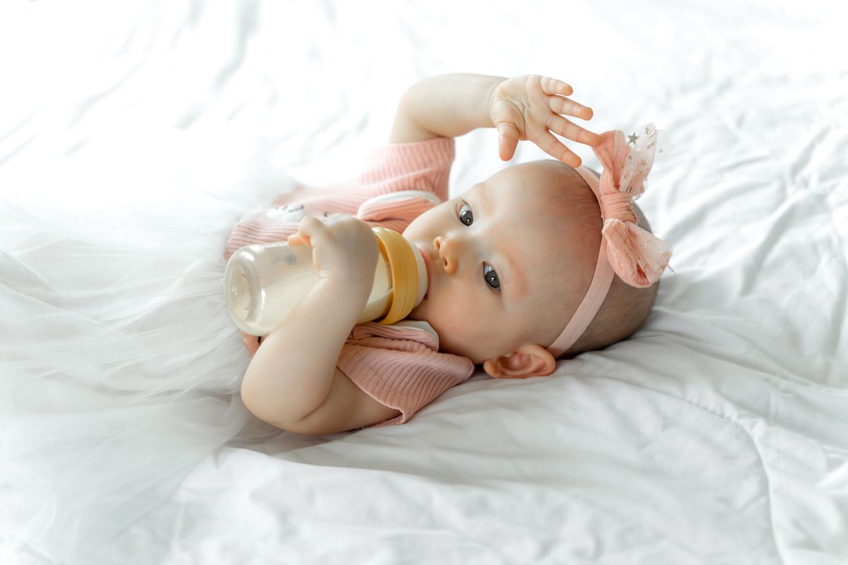 Kapan Bayi Harus Berhenti Pakai Botol Susu?