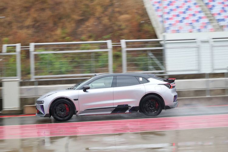 Mengenal Zeekr 001 FR, Mobil Listrik yang Terinspirasi Kimi Raikkonen