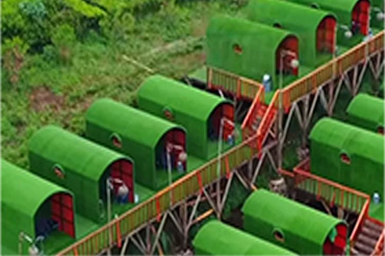 Menginap di Ecopark Curugtilu, Ada Rumah Hobbit