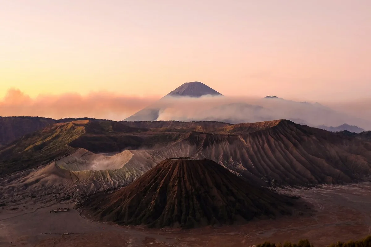 musim hujan atau kemarau? begini cara maksimalkan liburanmu di indonesia!
