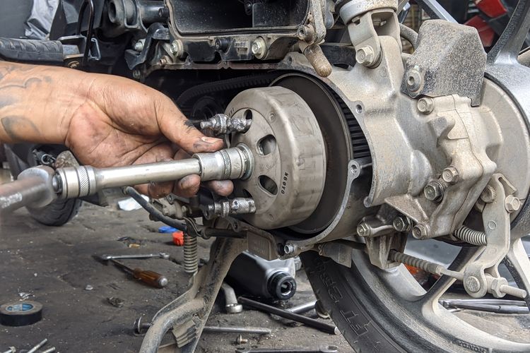 Pentingnya Bersihkan CVT Sepeda Motor