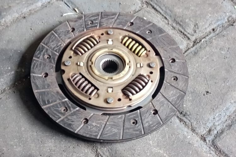 Penyebab Umum Kopling Mobil Selip
