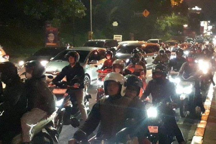 Periksa Kualitas Oli Setelah Kendaraan Terjebak Macet Lama