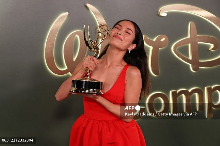 Aktris Anna Sawai ketika menghadiri Emmy Awards di Los Angeles, California, AS, Minggu (15/9/2025)., 1. Selena Gomez, 2. Jennifer Aniston, 3. Meryl Streep, 4. Nicola Coughlan, 5. Robert Downey Jr, 6. Anna Sawai, 7. Alan Cumming, 8. Jonathan Bailey, 9. Rita Ora dan Taika Waititi, 10. Reese Witherspoon