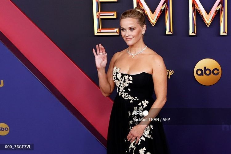 Aktris Reese Witherspoon saat menghadiri Emmy Awards di Los Angeles, California, AS, Minggu (15/9/2024)., 1. Selena Gomez, 2. Jennifer Aniston, 3. Meryl Streep, 4. Nicola Coughlan, 5. Robert Downey Jr, 6. Anna Sawai, 7. Alan Cumming, 8. Jonathan Bailey, 9. Rita Ora dan Taika Waititi, 10. Reese Witherspoon