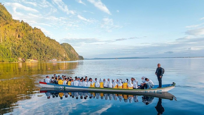Pulau Air Raja yang Cantik tapi Terpencil di Batam