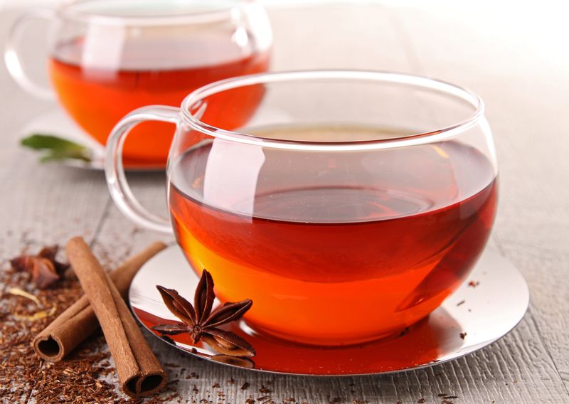 Ilustrasi teh kayu manis, 1. Teh jahe dan kunyit, 2. Teh peppermint dan chamomile, 3. Lavender dan lemon, 4. Teh kayu manis dan cengkeh, 5. Teh hijau, lemon, dan madu, 6. Teh adas dan kapulaga, 7. Teh jahe dan rosemary