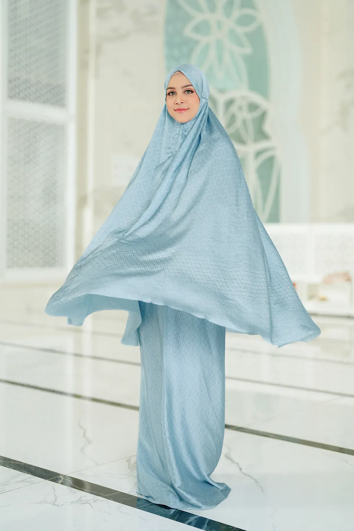 rekomendasi bahan mukena yang adem dan nyaman buat beribadah, 1. Mukena parasut, 2. Mukena bahan polyester, 3. Mukena bahan katun, 4. Mukena bahan micro cotton, 5. Mukena satin silk