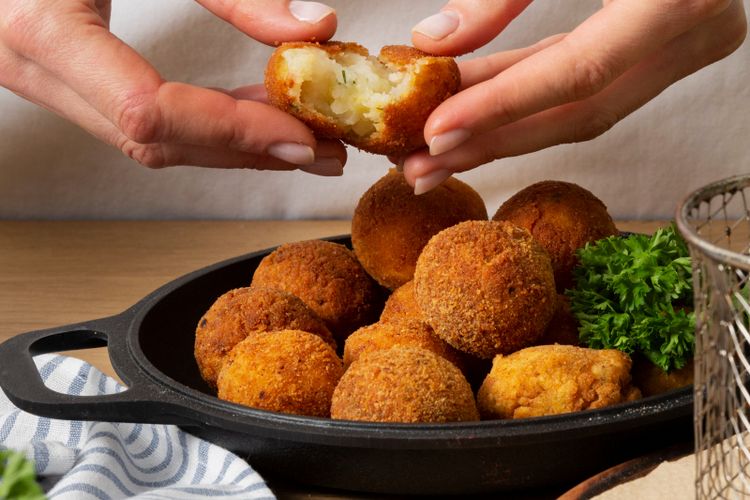 Resep Kroket Kentang Wortel Isi Daging Ayam, Cocok buat Lauk Bekal