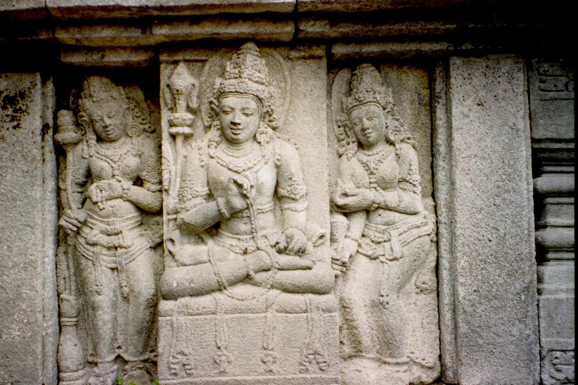 sejarah candi borobudur dan cerita menarik di baliknya!