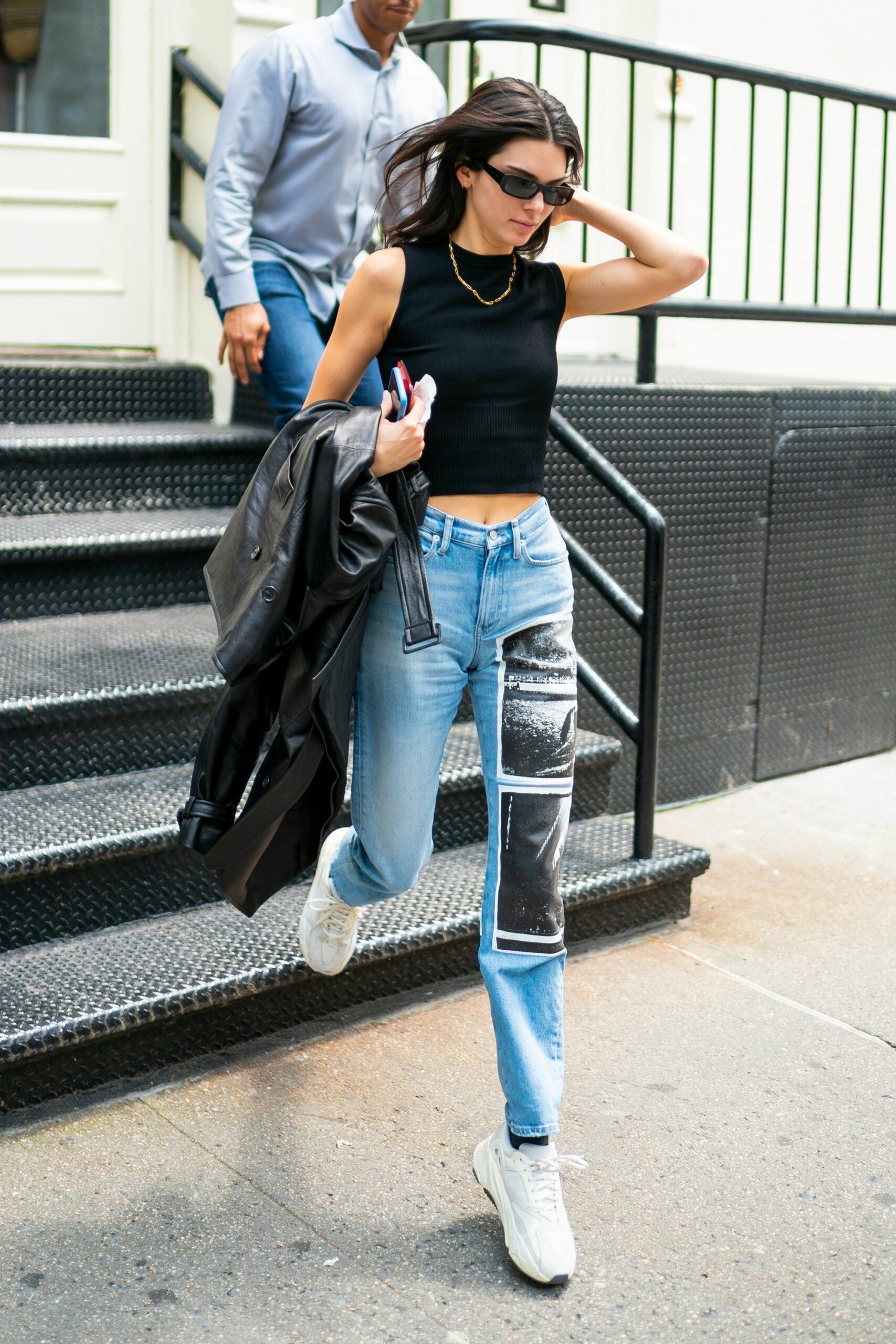 sneakers putih favorit seleb hollywood, plus tips padu-padannya!, 1. Sneakers putih dengan detail zipper milik Reebok menjadi pilihan Gigi Hadid ketika mengombinasikannya bersama tie-dye tees dan white pants. , 2. Behati Prinsloo tertangkap kamera paparazzi memakai long-sleeve tees, snakeskin pants yang dikombinasikan dengan sneakers Air Force 1 warna putih dari Nike., 3. Kendall Jenner terlihat nyaman dengan cropped top, celana jeans dan Yeezy Boost 700 Analog sneakers warna putih., 4. Stripped matching-set dan silver statement dress tampak semakin manis dengan sneakers putih dari Veja., 5. Bella Hadid mengandalkan salah satu model sneakers klasik milik Converse dengan cropped top dan yellow pants. Gayanya semakin keren dengan hoop earrings dan necklace.