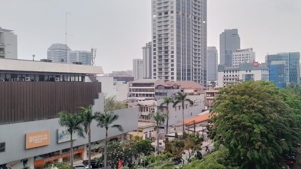Spot Ngonten Baru Nih! Skydeck Sarinah dengan Pemandangan Gedung Tinggi Jakarta