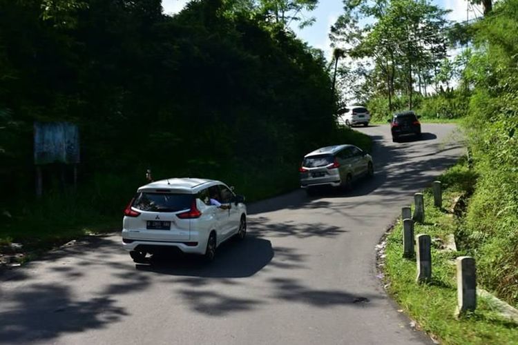 Teknik Mengemudi di Jalan Berkelok Anti-mabuk Buat Penumpang
