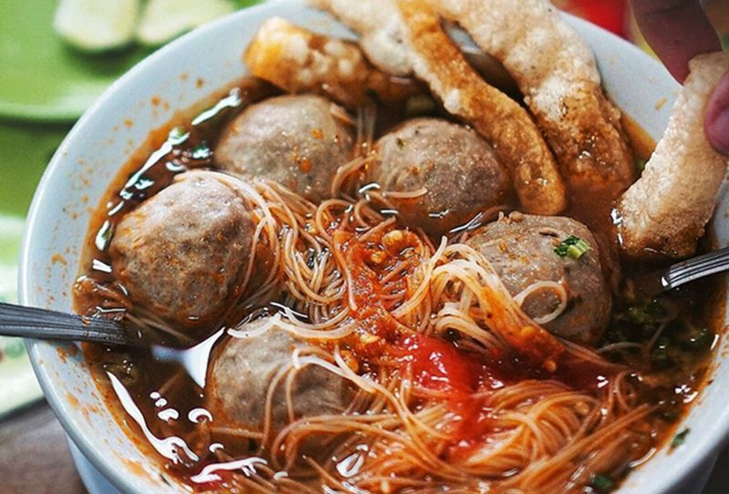 Tempat Makan Bakso Premium hingga Hukum Berebut Makanan Saat Maulid