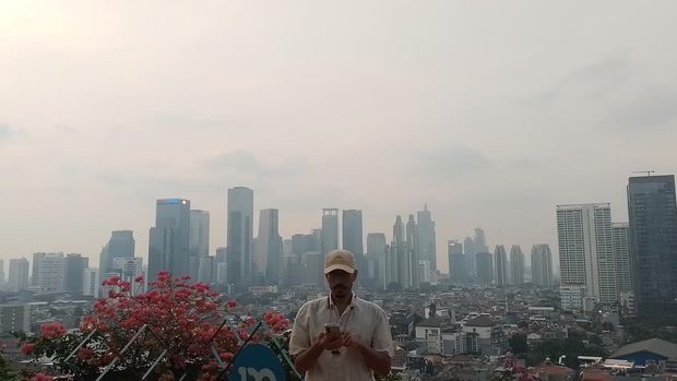 Terpikat Pemandangan Gedung Pencakar Langit Jakarta di Tanjakan 13