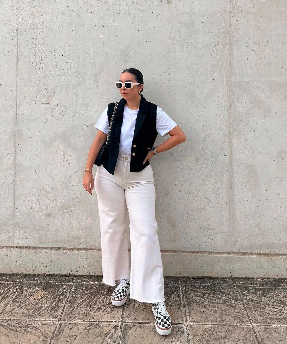 tips outfit celana jeans untuk wanita gemuk, 1. Kenakan Celana Jeans yang Tak Ketat, 2. Pasangkan Celana Jeans dengan Outer, 3. Coba Perpaduan Denim-on-denim, 4. Pilih Celana Jeans Model High-Waist, 5. Andalkan Boyfriend Jeans