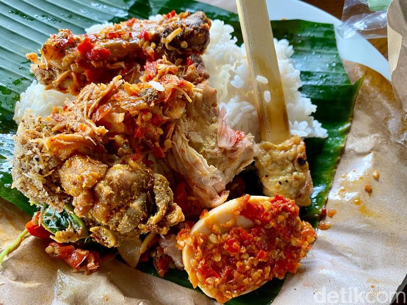 Tuniang Bali : Sedap! Nasi Campur Bali Halal Milik Ibunda Maharani Kemala, 1. Usaha Milik Ibunda Maharani Kemala, 2. Cara Memesan Nasi Campur di Tuniang, 3. Nasi Sela Ayam Komplet, 4. Nasi Ayam dan Telur Tuniang
