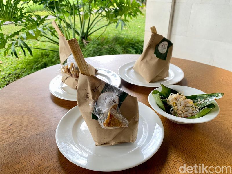Tuniang Bali : Sedap! Nasi Campur Bali Halal Milik Ibunda Maharani Kemala, 1. Usaha Milik Ibunda Maharani Kemala, 2. Cara Memesan Nasi Campur di Tuniang, 3. Nasi Sela Ayam Komplet, 4. Nasi Ayam dan Telur Tuniang