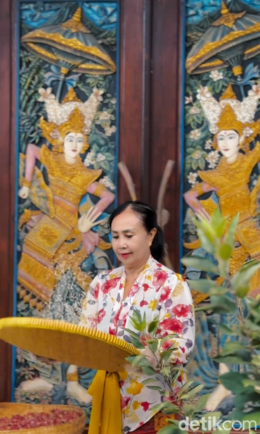 Tuniang Bali : Sedap! Nasi Campur Bali Halal Milik Ibunda Maharani Kemala, 1. Usaha Milik Ibunda Maharani Kemala, 2. Cara Memesan Nasi Campur di Tuniang, 3. Nasi Sela Ayam Komplet, 4. Nasi Ayam dan Telur Tuniang