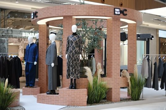 uniqlo umumkan clare waight keller jadi direktur kreatif terbaru