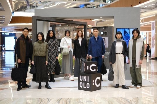 uniqlo umumkan clare waight keller jadi direktur kreatif terbaru