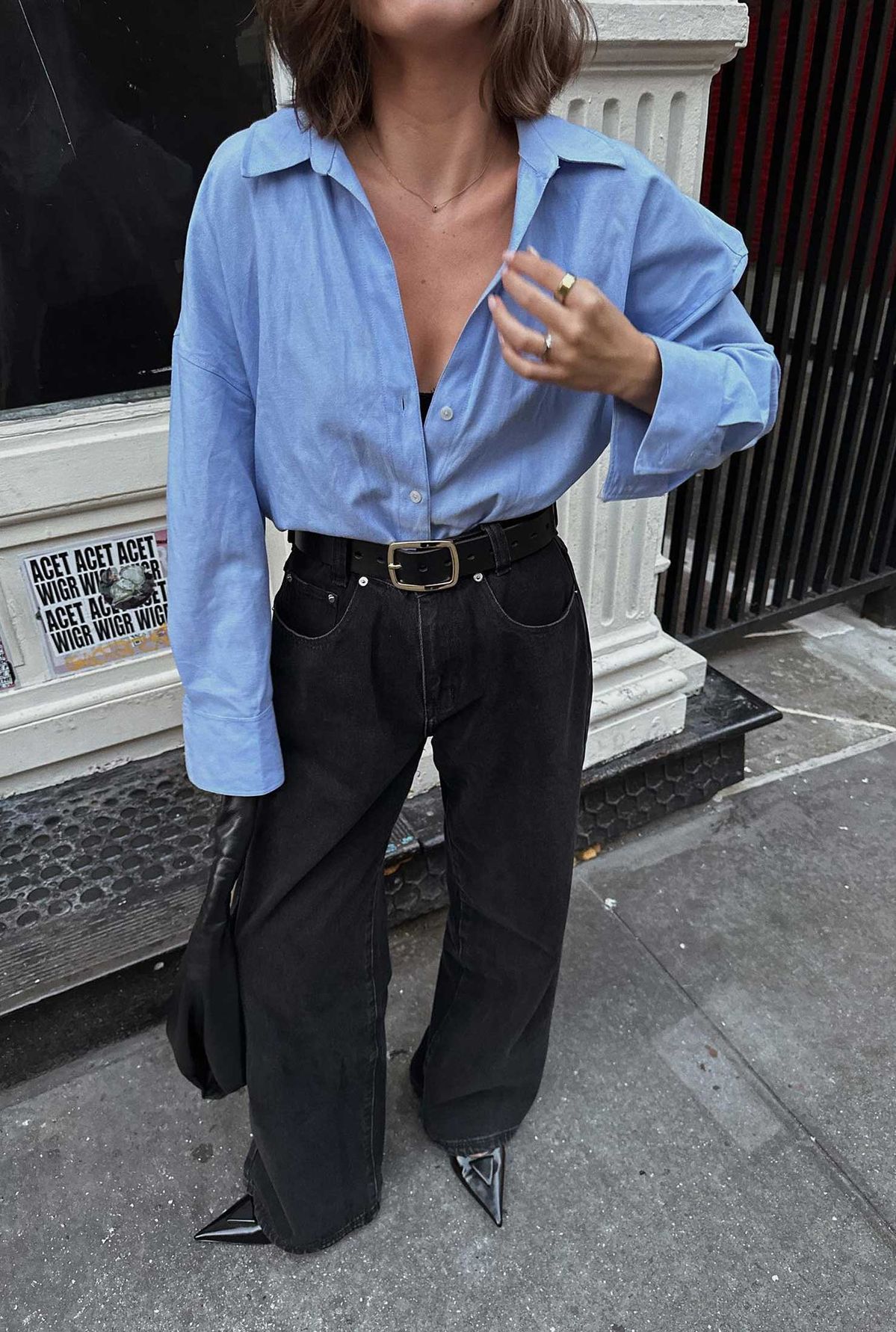 variasi warna celana jeans untuk gaya yang modis, 1. Jeans Biru Klasik, 2. Jeans Hitam, 3. Jeans Warna Gelap, 4. Jeans Putih, 5. Jeans Warna Pastel, 6. Washed Jeans