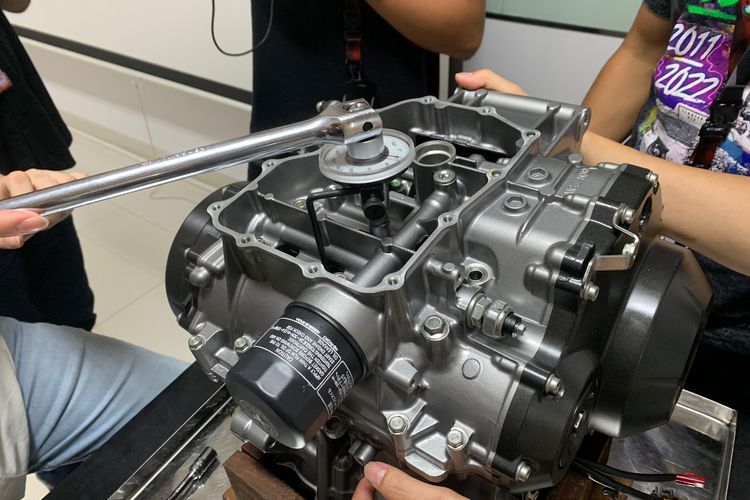Waspada, Ini Efeknya Mengencangkan Baut Tanpa Kunci Torsi